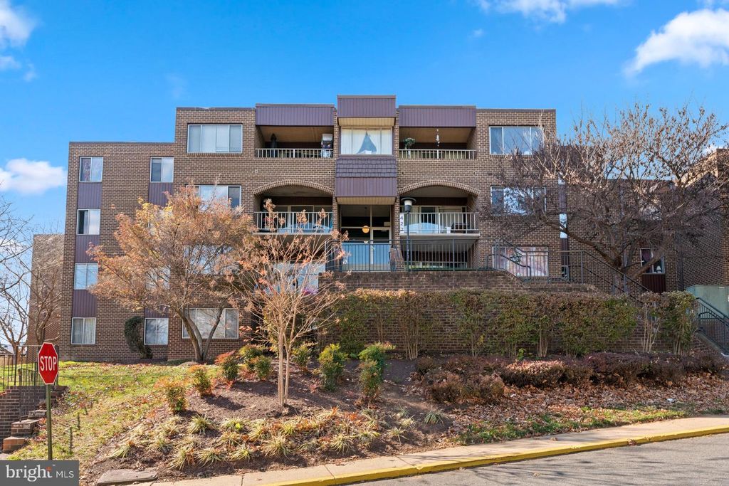 422 GIRARD ST #144, Gaithersburg, MD 20877