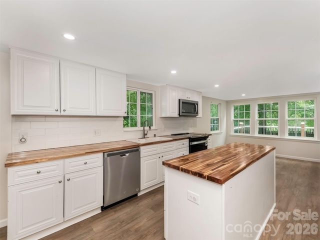 1016 Underwood Road, Matthews, NC 28104