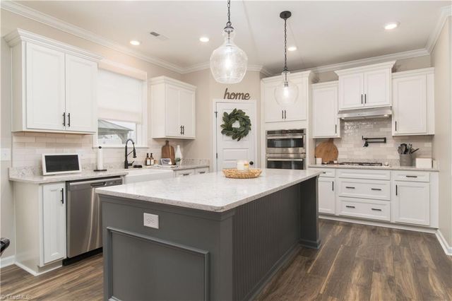 6284 Finch Meadow Court, Clemmons, NC 27012