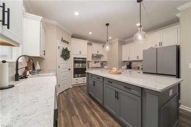 6284 Finch Meadow Court, Clemmons, NC 27012