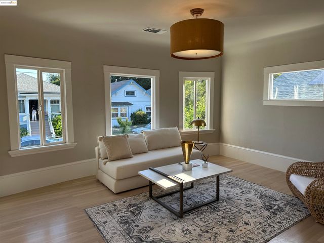 2628 School St, Oakland, CA 94602