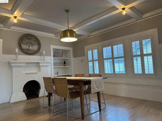2628 School St, Oakland, CA 94602