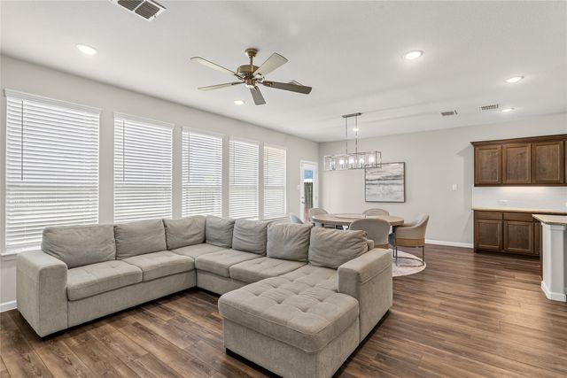 628 Hidden Cove Drive, Princeton, TX 75407