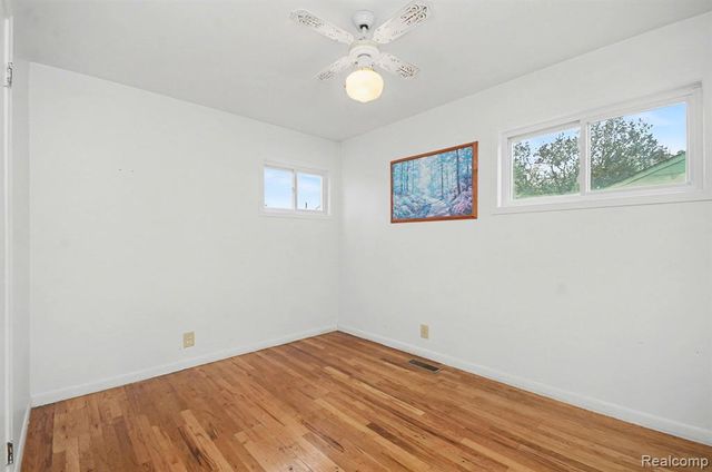 74 E Colgate Avenue, Pontiac, MI 48340