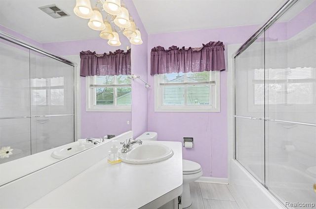 74 E Colgate Avenue, Pontiac, MI 48340