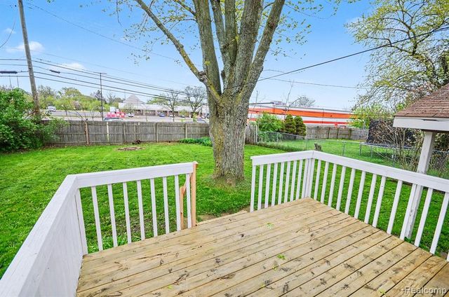 74 E Colgate Avenue, Pontiac, MI 48340