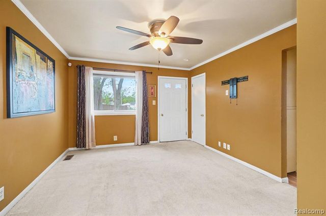 74 E Colgate Avenue, Pontiac, MI 48340