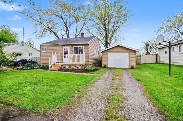 74 E Colgate Avenue, Pontiac, MI 48340