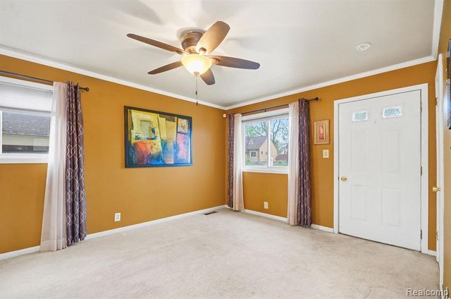 74 E Colgate Avenue, Pontiac, MI 48340