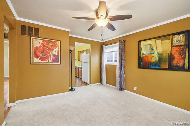 74 E Colgate Avenue, Pontiac, MI 48340