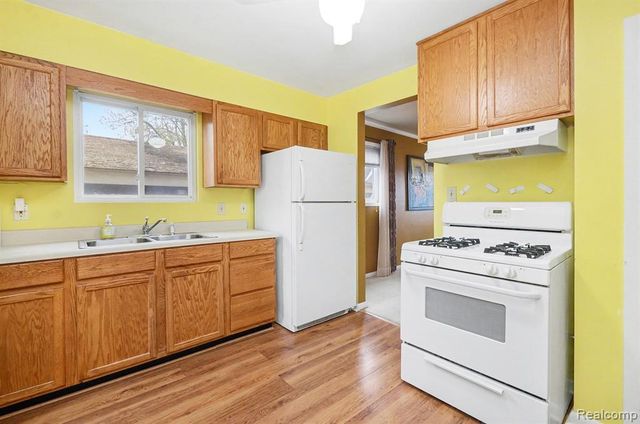 74 E Colgate Avenue, Pontiac, MI 48340
