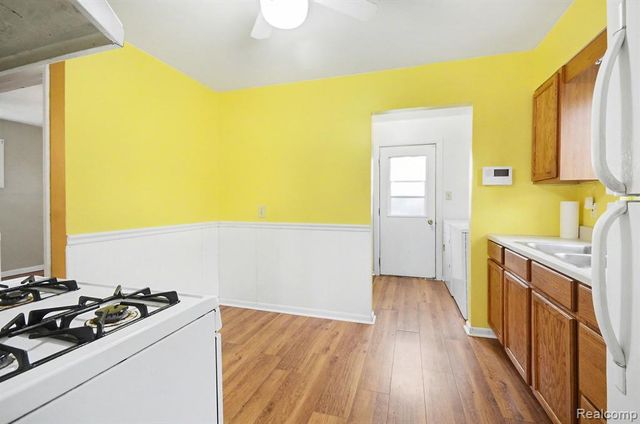 74 E Colgate Avenue, Pontiac, MI 48340
