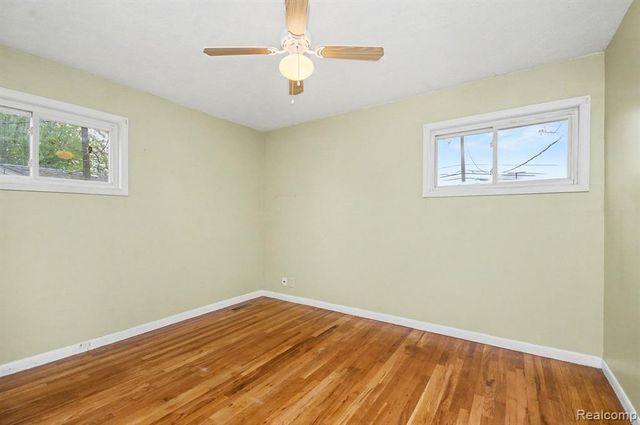 74 E Colgate Avenue, Pontiac, MI 48340
