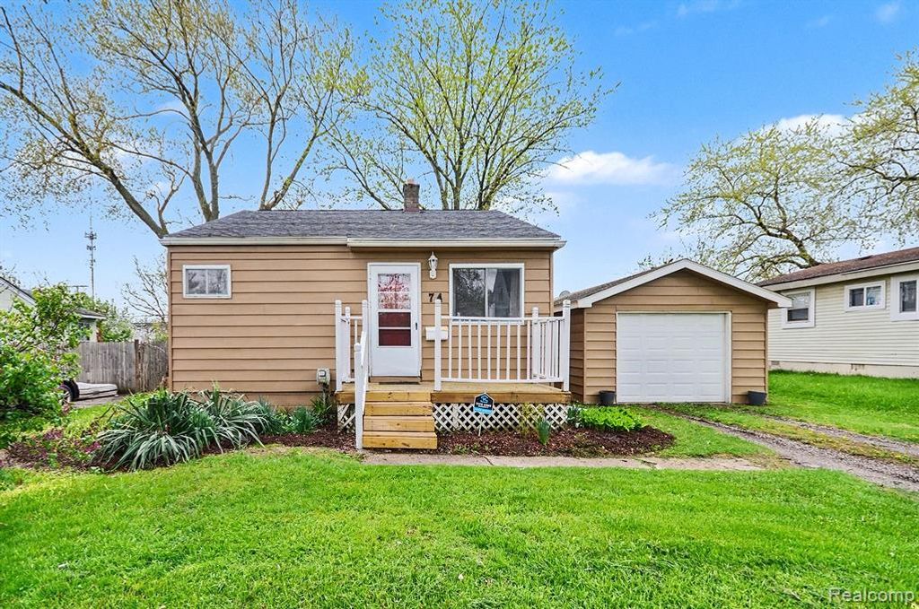74 E Colgate Avenue, Pontiac, MI 48340