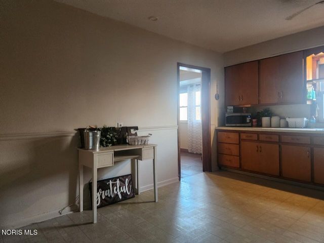 8535 Airport Highway, Holland, OH 43528