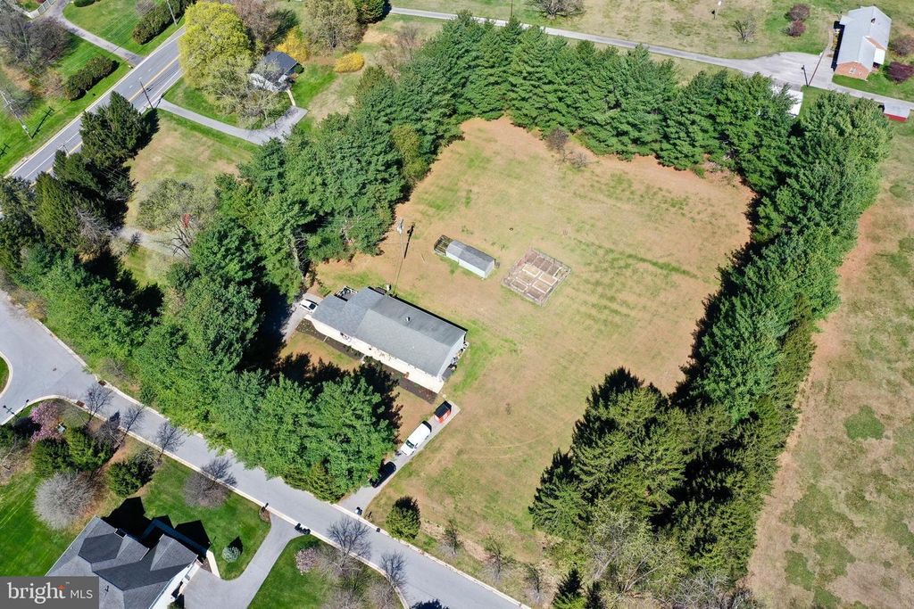 Image 3 of property listing at 602 CASCADE VIEW CT, Parkton, MD 21120