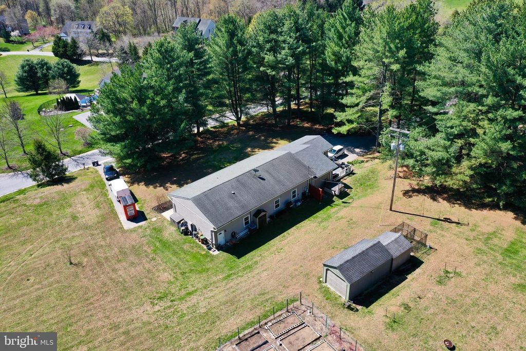 Image 4 of property listing at 602 CASCADE VIEW CT, Parkton, MD 21120