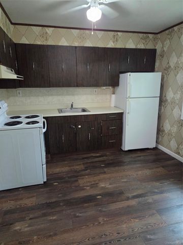 40-218 W 4th Street 218, Patchogue, NY 11772