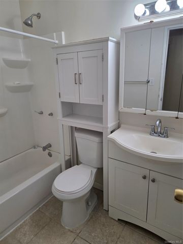 40-218 W 4th Street 218, Patchogue, NY 11772