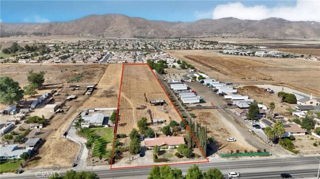 492 S Sanderson Avenue, San Jacinto, CA 92582