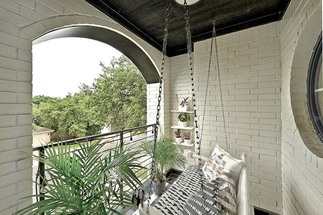 6804 Gabion DR, Austin, TX 78749