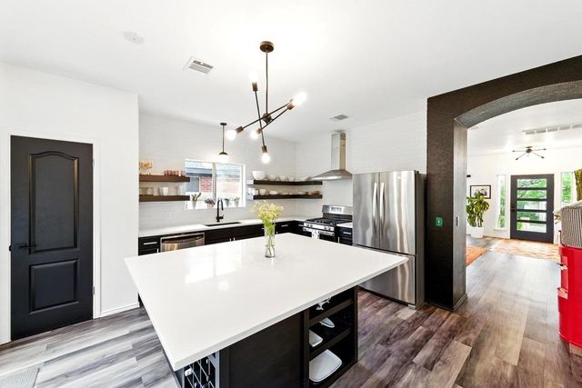 6804 Gabion DR, Austin, TX 78749