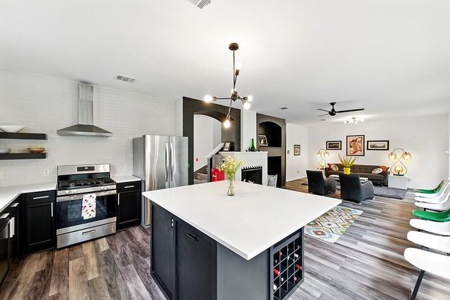 6804 Gabion DR, Austin, TX 78749