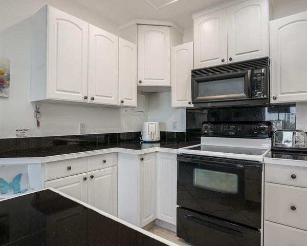 4770 NW 21st Street 402, Lauderhill, FL 33313