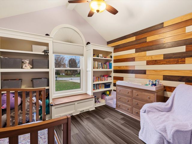 8407 Heron Lake Road, St. John, IN 46373