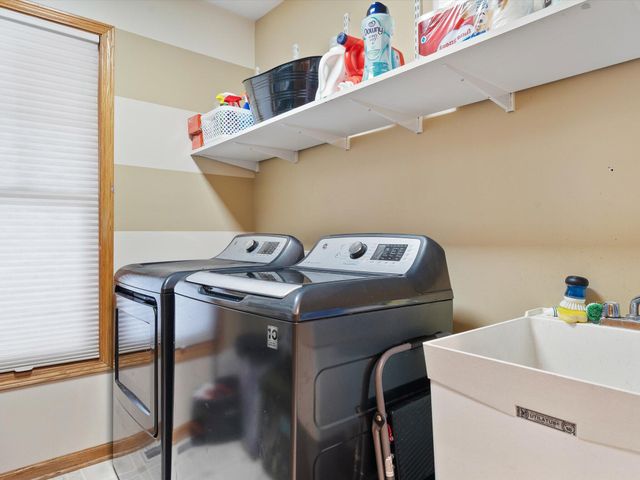 8407 Heron Lake Road, St. John, IN 46373