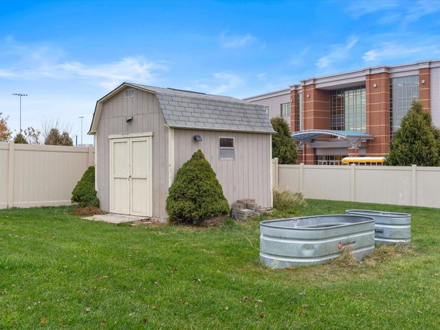 8407 Heron Lake Road, St. John, IN 46373