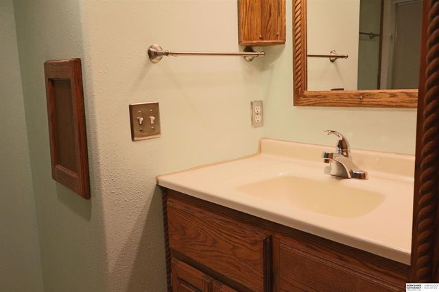 12517 B Street, Omaha, NE 68144