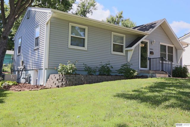 12517 B Street, Omaha, NE 68144