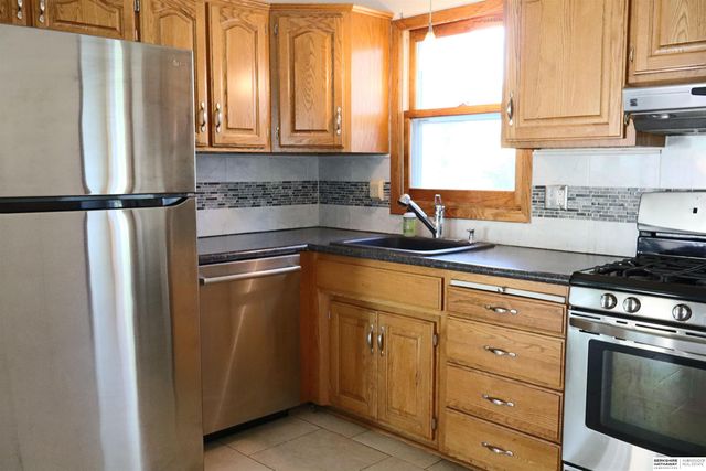 12517 B Street, Omaha, NE 68144