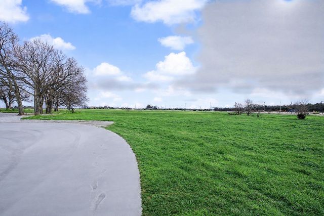 2077 Eastfield Drive, Wills Point, TX 75169