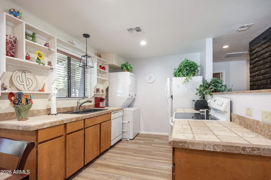 Image 13 of property listing at 840 E CARIBOU Road, Munds Park, AZ 86017