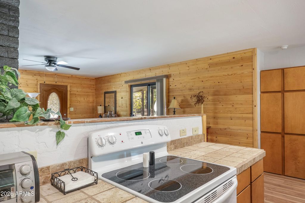 Image 16 of property listing at 840 E CARIBOU Road, Munds Park, AZ 86017