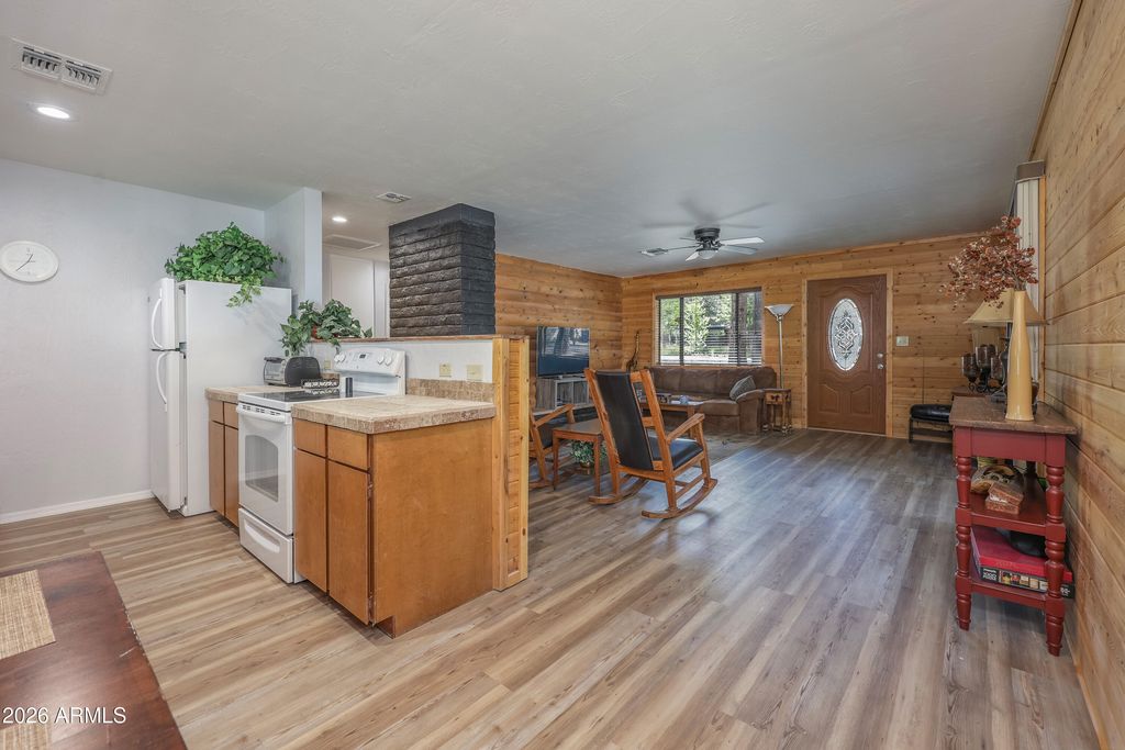 Image 30 of property listing at 840 E CARIBOU Road, Munds Park, AZ 86017