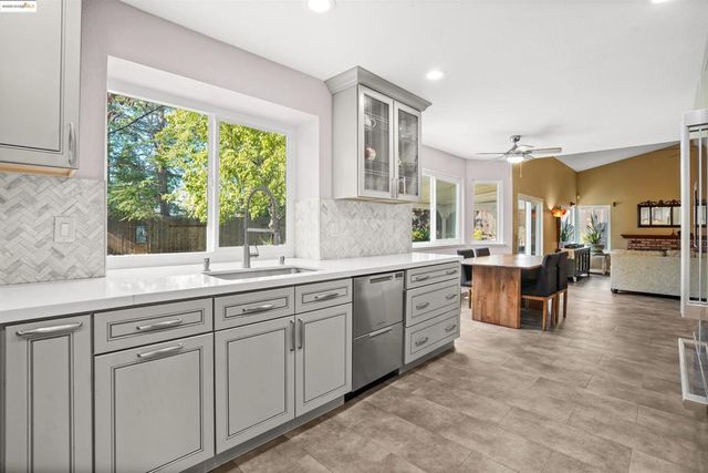 2908 Bellflower Dr, Antioch, CA 94531