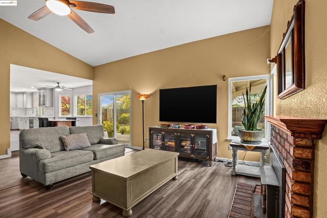 2908 Bellflower Dr, Antioch, CA 94531