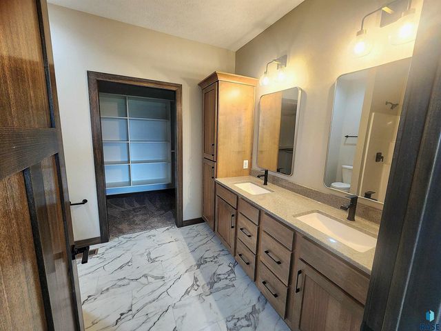 431 E Center Ave Avenue, Salem, SD 57058