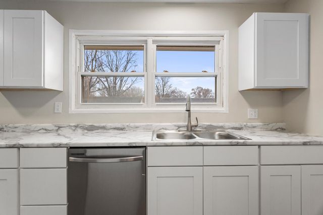 2704 W Kirby Avenue, Champaign, IL 61821