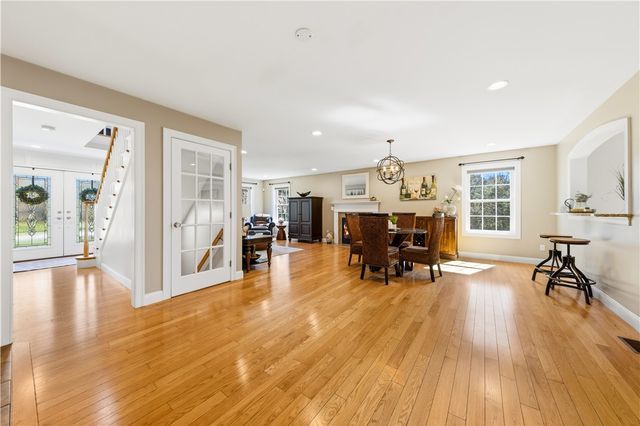 206 Burnside Avenue, Seekonk, MA 02771