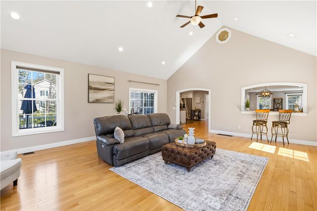 206 Burnside Avenue, Seekonk, MA 02771