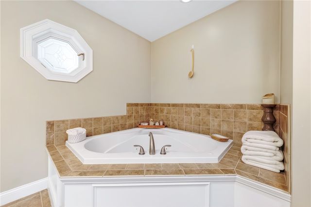 206 Burnside Avenue, Seekonk, MA 02771