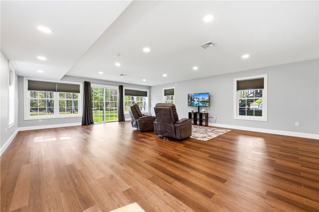 206 Burnside Avenue, Seekonk, MA 02771