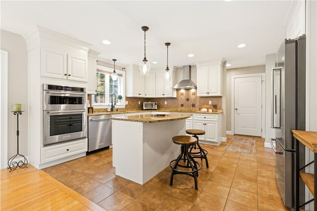 206 Burnside Avenue, Seekonk, MA 02771