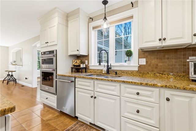 206 Burnside Avenue, Seekonk, MA 02771