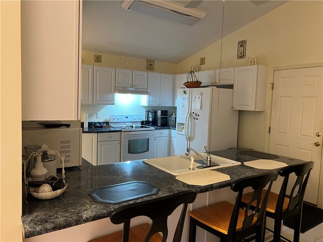 521 n calhoun shores Parkway, Calhoun Falls, SC 29628