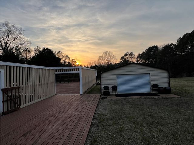 521 n calhoun shores Parkway, Calhoun Falls, SC 29628